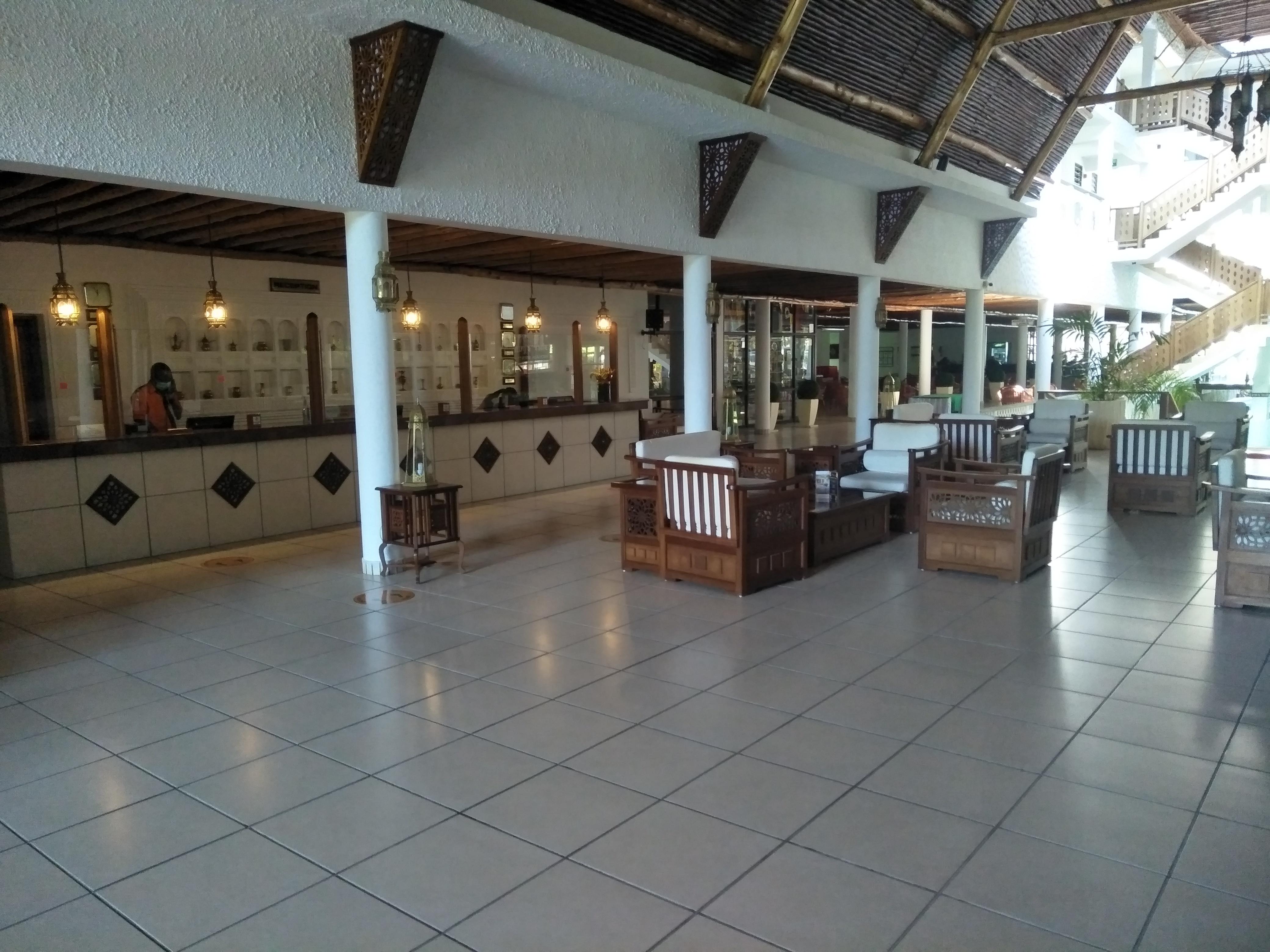 Travellers Beach Hotel Mombasa Extérieur photo