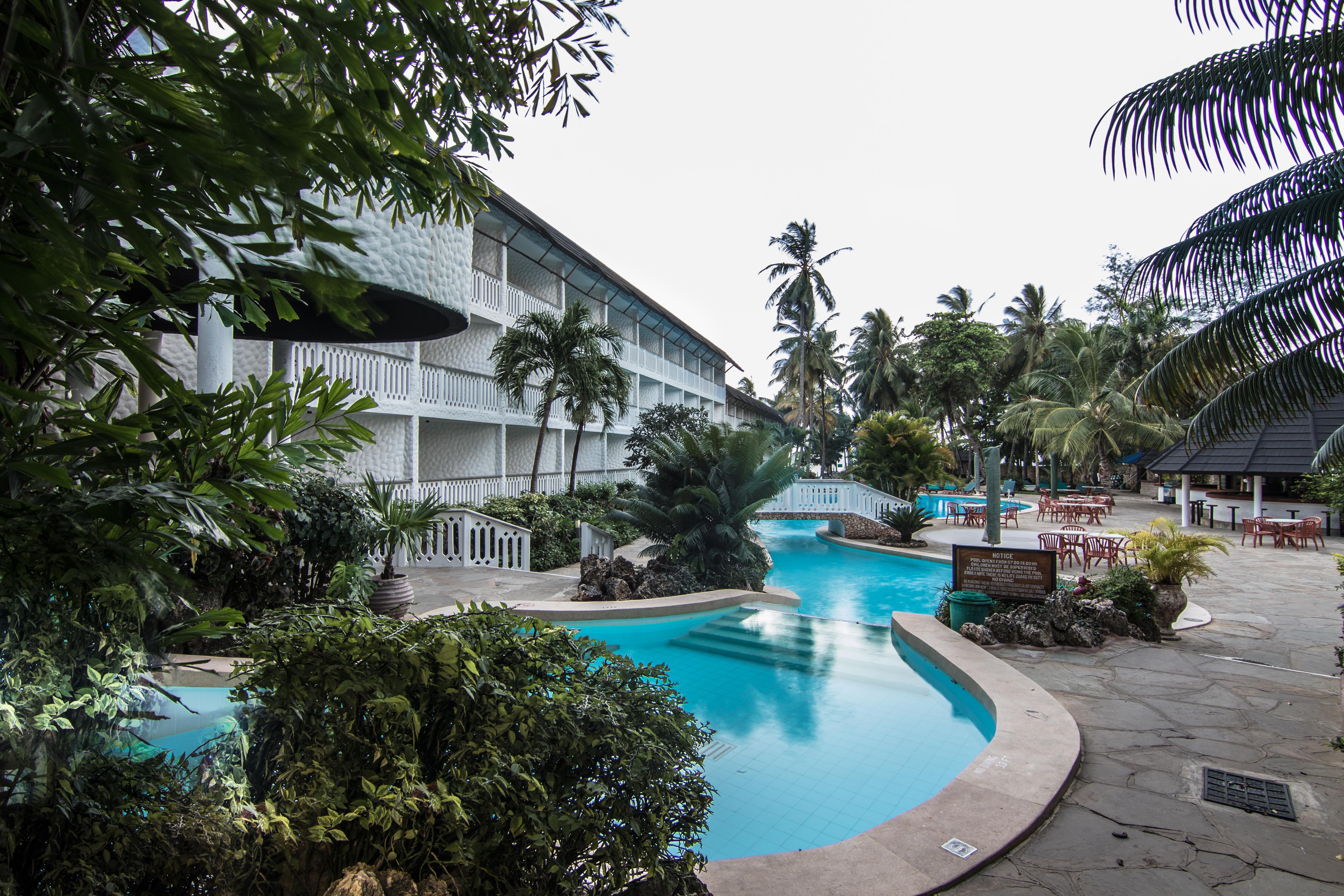 Travellers Beach Hotel Mombasa Extérieur photo